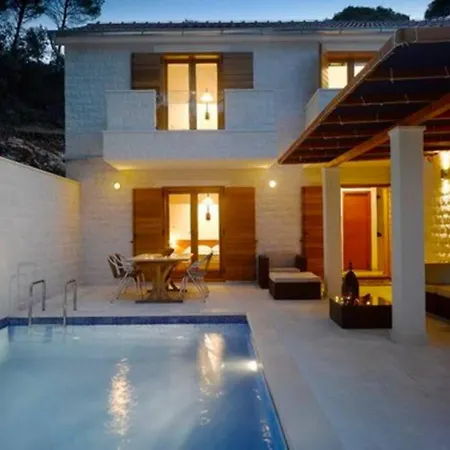 Private Luxury Azzurro On Solta For Up To 10 Persons, Free Parking, Very Close To Beach! Free Kajak & Mountainbikes, Great Living Area & Privacy! Villa