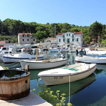 Private Luxury Azzurro On Solta For Up To 10 Persons, Free Parking, Very Close To Beach! Free Kajak & Mountainbikes, Great Living Area & Privacy!