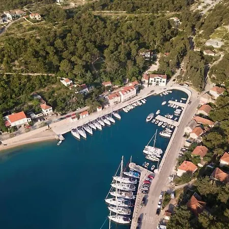 Private Luxury Azzurro On Solta For Up To 10 Persons, Free Parking, Very Close To Beach! Free Kajak & Mountainbikes, Great Living Area & Privacy! * Rogač