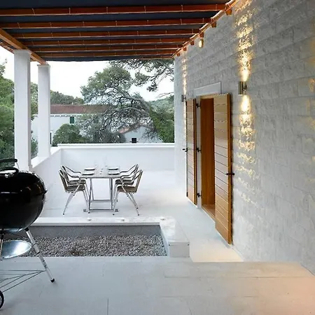 Private Luxury Azzurro On Solta For Up To 10 Persons, Free Parking, Very Close To Beach! Free Kajak & Mountainbikes, Great Living Area & Privacy! *