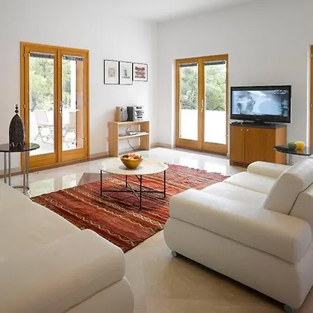 Private Luxury Azzurro On Solta For Up To 10 Persons, Free Parking, Very Close To Beach! Free Kajak & Mountainbikes, Great Living Area & Privacy! Villa