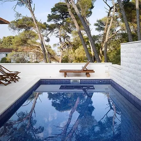 Private Luxury Azzurro On Solta For Up To 10 Persons, Free Parking, Very Close To Beach! Free Kajak & Mountainbikes, Great Living Area & Privacy! * Rogač