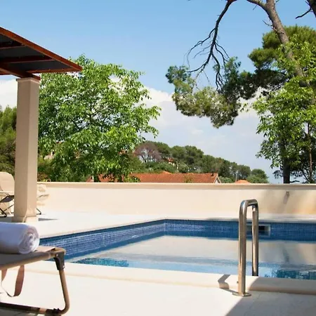 Villa Private Luxury Azzurro On Solta For Up To 10 Persons, Free Parking, Very Close To Beach! Free Kajak & Mountainbikes, Great Living Area & Privacy!