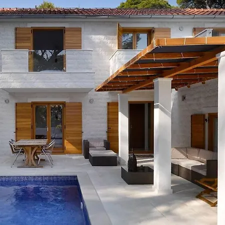 Private Luxury Azzurro On Solta For Up To 10 Persons, Free Parking, Very Close To Beach! Free Kajak & Mountainbikes, Great Living Area & Privacy! *