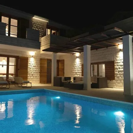 Villa Private Luxury Azzurro On Solta For Up To 10 Persons, Free Parking, Very Close To Beach! Free Kajak & Mountainbikes, Great Living Area & Privacy!