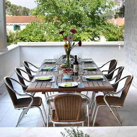 Private Luxury Azzurro On Solta For Up To 10 Persons, Free Parking, Very Close To Beach! Free Kajak & Mountainbikes, Great Living Area & Privacy! Rogač